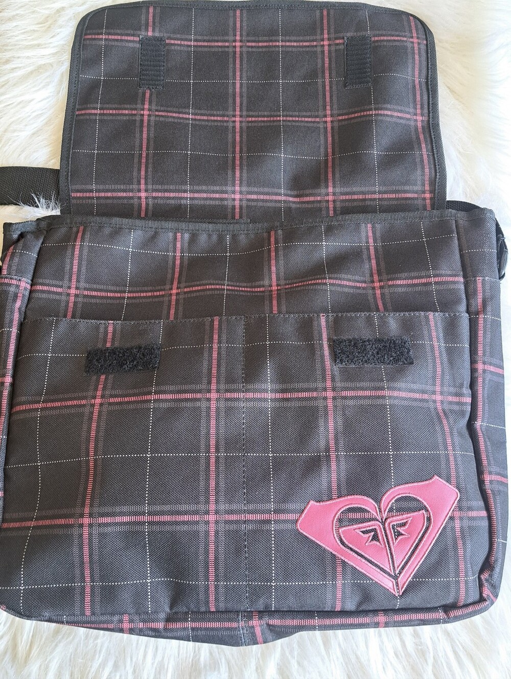 Hello Kitty Lunch Bag + Lg Roxy Messenger Bag - Picture 9 of 14